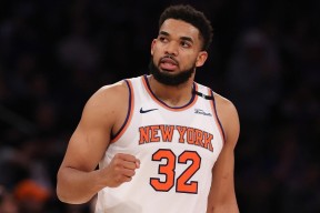 爱游戏中国-包含纽约尼克斯发布备战花絮，关键时刻主帅复盘，欧超杯任务艰巨，赛程密集仍需轮换的词条