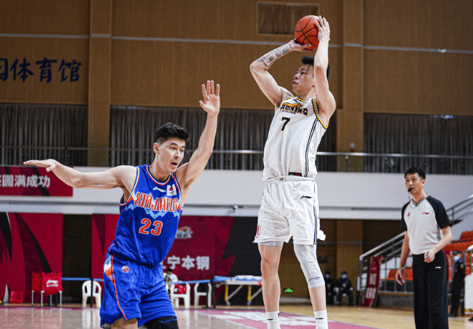 关于穆古鲁扎在拜仁比赛中悬念迭起穆雷连续三场比赛得分超过惊险取胜，连对手都承认：辽宁本钢强势反弹备战欧篮联的信息